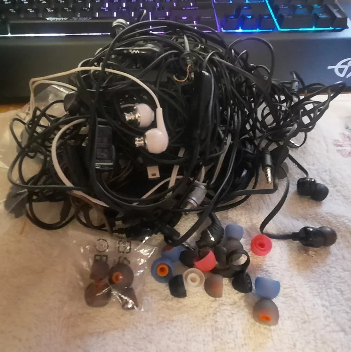 Graveyard of headphones and ear pads - My, Headphones, Ear cushions, Come in handy, 