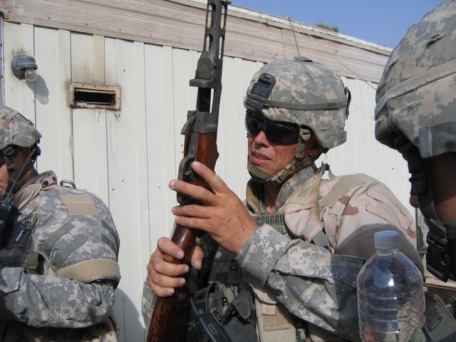 ППШ у америкосов в Ираке Война в Ираке, Ппш-41, Автомат Калашникова, Армия США, Война, Оружие, Саддам Хусейн, Длиннопост, Видео