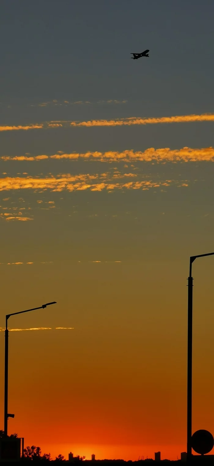 Sunset - My, The photo, Sunset, Saint Petersburg, Pulkovo, Huawei P30 PRO, Longpost, Airplane