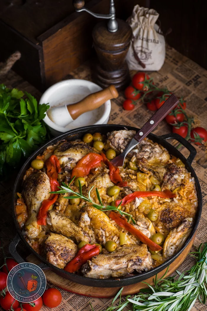 Rice with chicken in one bowl. - My, From Odessa with carrots, Cooking, Food, Recipe, The photo, Cast iron, Hen, Longpost