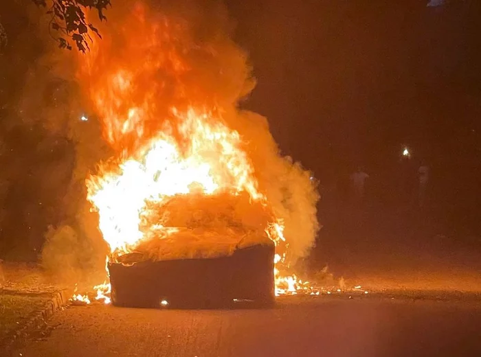 Burning Tesla Model S Plaid did not let the driver out - Tesla, Elon Musk, Negative, Tesla model s, news, Auto