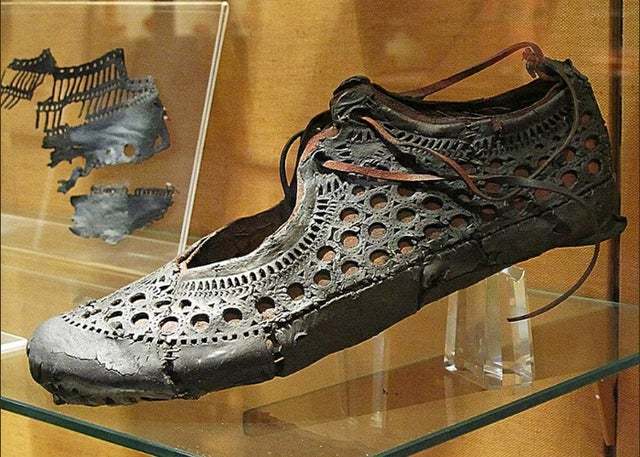 18th-19th century Roman shoes found in a well at the Saalburg legionary camp-fortress in Germany - Shoes, Interesting