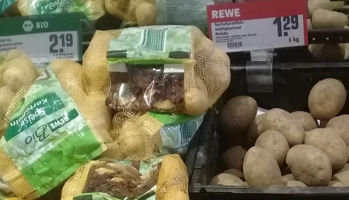 Why in Germany they respect their farmers, and the fact that carrots are more expensive than bananas does not cause a stir - My, Prices, Products, Carrot, Banana, Сельское хозяйство, Farmer, Russia, Germany, , Supermarket, Score, Sale