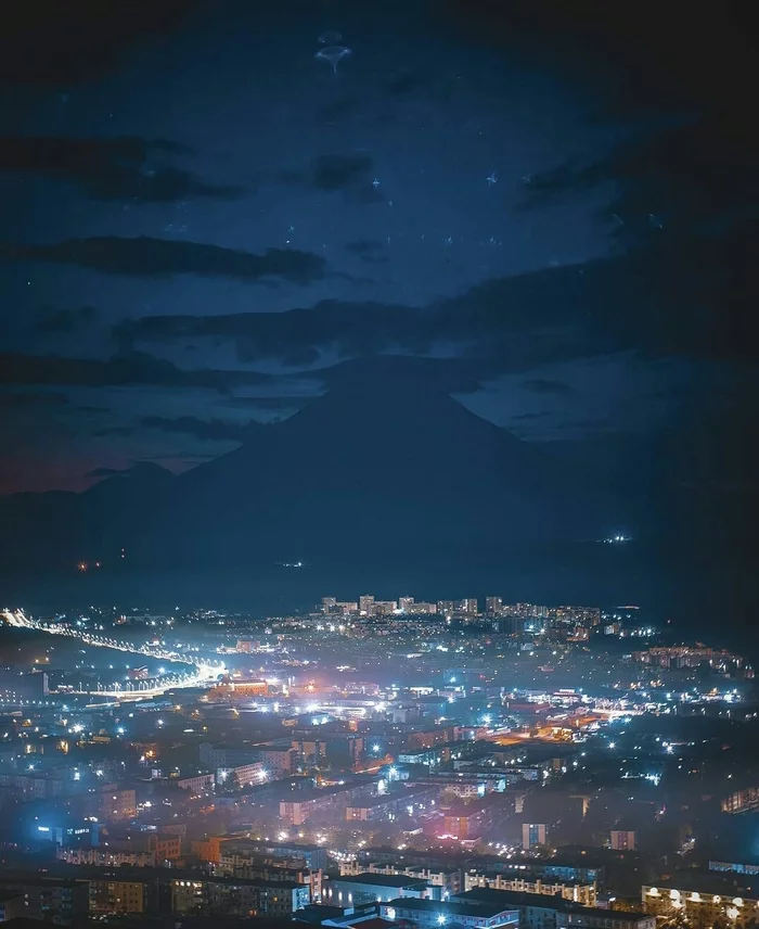 Night Petropavlovsk on the background of the volcano - Kamchatka, Petropavlovsk-Kamchatsky, Volcano, Night shooting, Night, Beautiful, Koryaksky Volcano