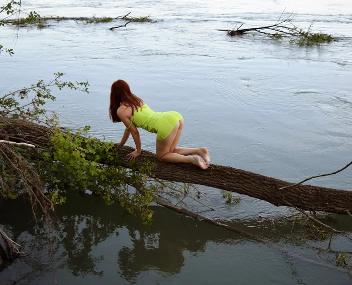 I'm trying to climb over a stormy river on a tree ... - NSFW, My, Girls, Nature, beauty, Booty, Legs, Tree, Water, River, , Erotic, Back view, Side view, The dress, Redheads, Homemade