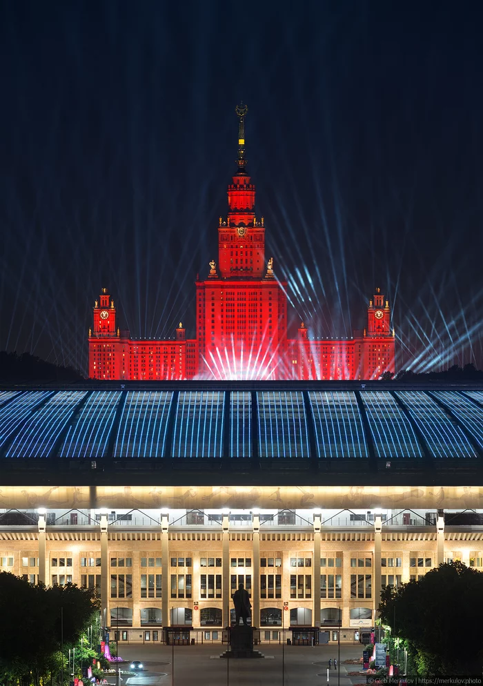 Light show Rays of Victory over Moscow State University - My, Moscow, Roof, Town, Evening, Sunset, The photo, Backlight, I want criticism, , Sony, Composites, Summer, Longpost, MSU, Stalinskaya high-rise, Luzhniki