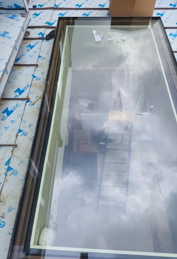 Roof window with flies - My, Window, Glass unit, Building, Home construction, London, Rukozhop, Roof, Great Britain, Longpost, , Insects