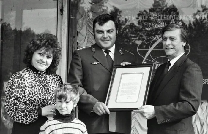 За что в 1990 году президент США выразил благодарность простому инспектору ГАИ Подвиг, Милиция, ГИБДД, СССР, США, Длиннопост За что в 1990 году президент США выразил благодарность простому инспектору ГАИ Подвиг, Милиция, ГИБДД, СССР, США, Длиннопост