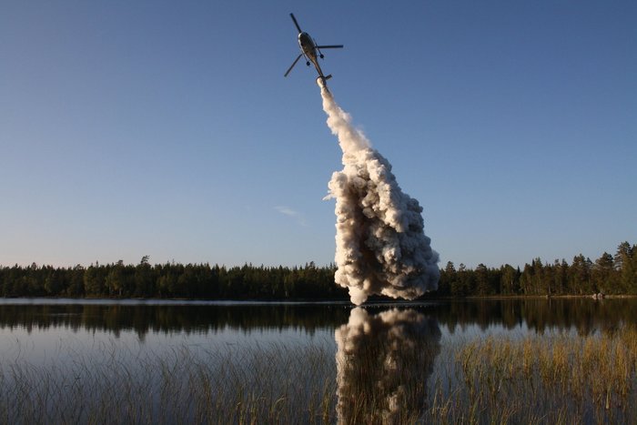 Красивый химтрейлинг озера - Вертолет, Airbus, Химтрейлы, Озеро, Юмор, Фотография