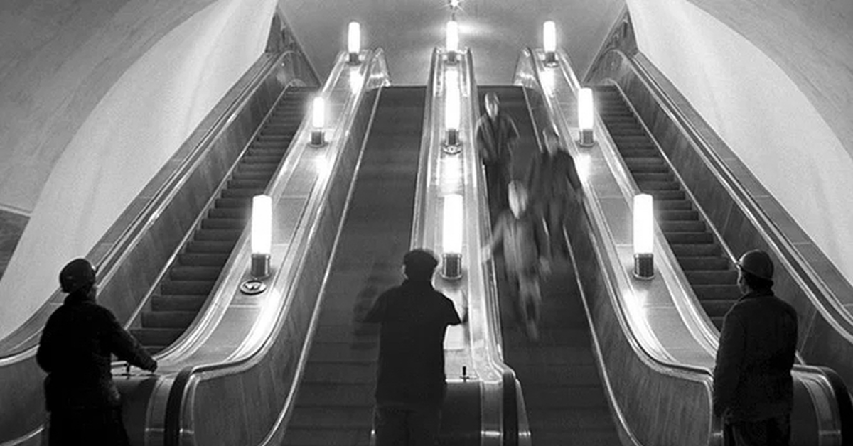 Метро 17. Эскалатор на Авиамоторной в 1982. Станция Авиамоторная 1982. Авиамоторная метро трагедия на эскалаторе 1982 года станции. Авария эскалатора на Авиамоторной в 1982.