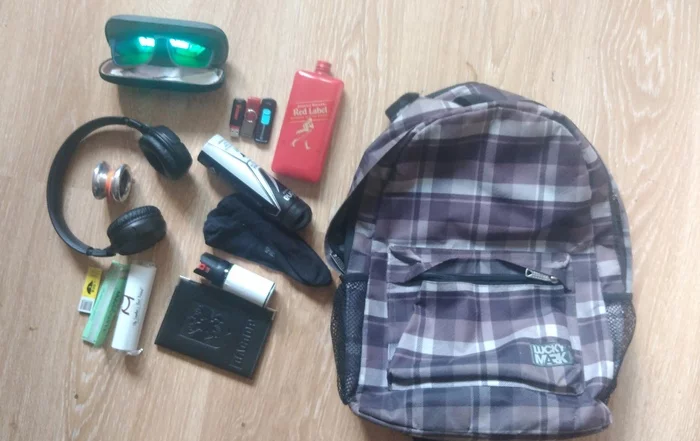 pikabu's answer to What do boys carry in their purses? - My, Contents, Backpack, Reply to post