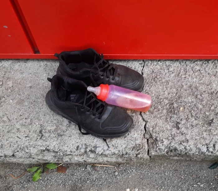 So many questions and so few answers ... - My, Sneakers, Pacifier, Photo on sneaker