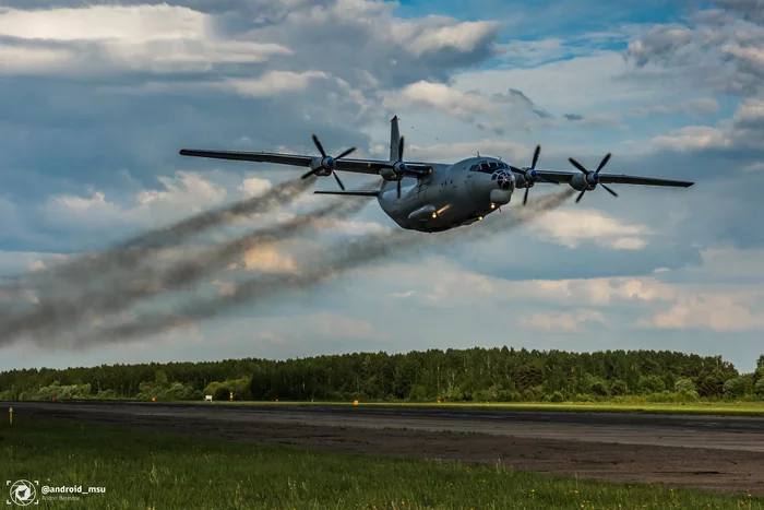 Тренировочные полёты Ан-12 - Моё, Ан-12, Самолет, Авиация, Армия, Вкс, Транспортная авиация, Длиннопост