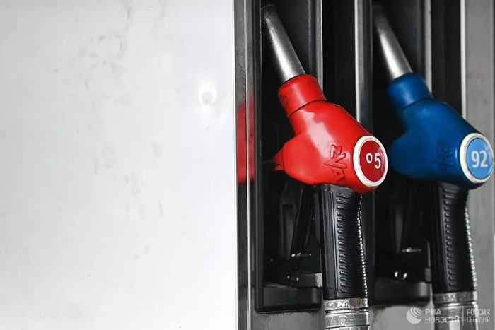 Lukoil called the condition for reducing gasoline prices to 20 rubles per liter - Риа Новости, Lukoil, Petrol, Prices, Dollars, Fedun, news, Longpost