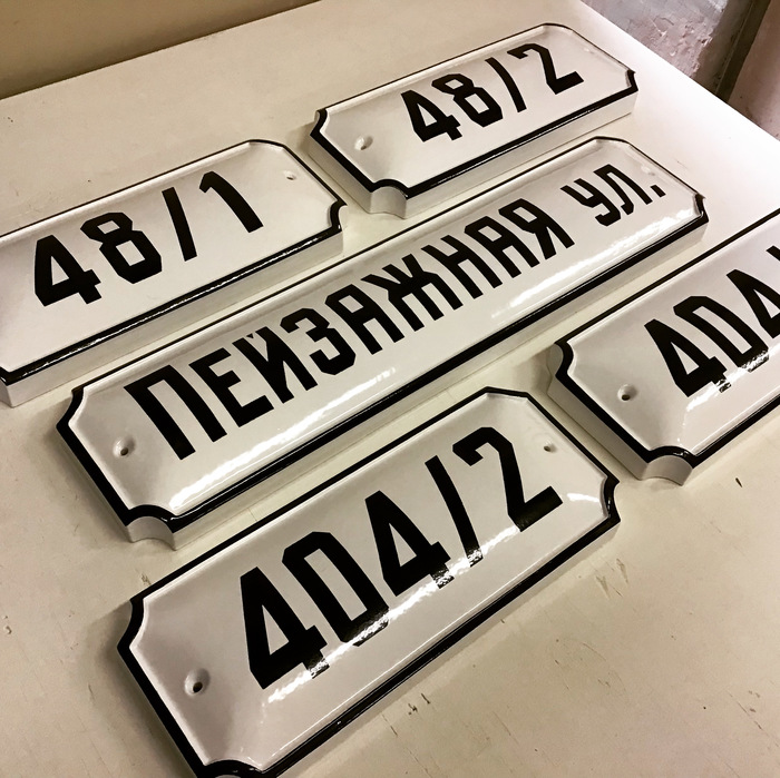 Не токмо синим фоном жив человек