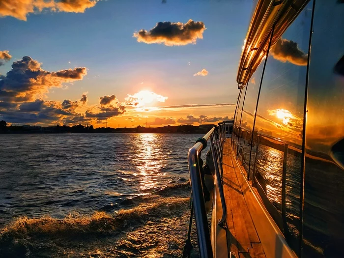 Along the Neva - My, Saint Petersburg, Summer, Neva, River, Yacht, Sky, Reflection, Sunset, , Water, The photo