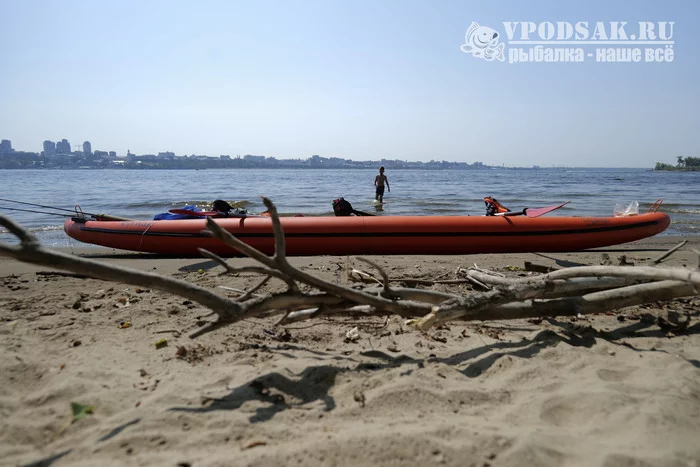 Kayak on the beach overlooking the city - Kayak, Hike, Kayaking, Relaxation, Family holiday, Leisure, Fishing