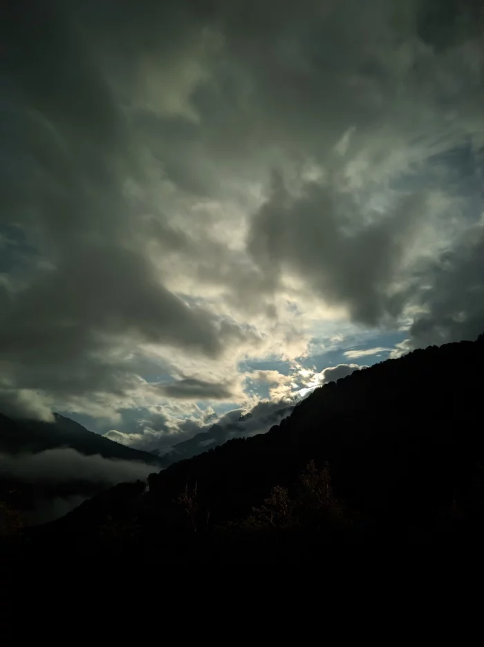 Moonlit night in the mountains(redmi 9pro) - Mobile photography, The mountains, Night