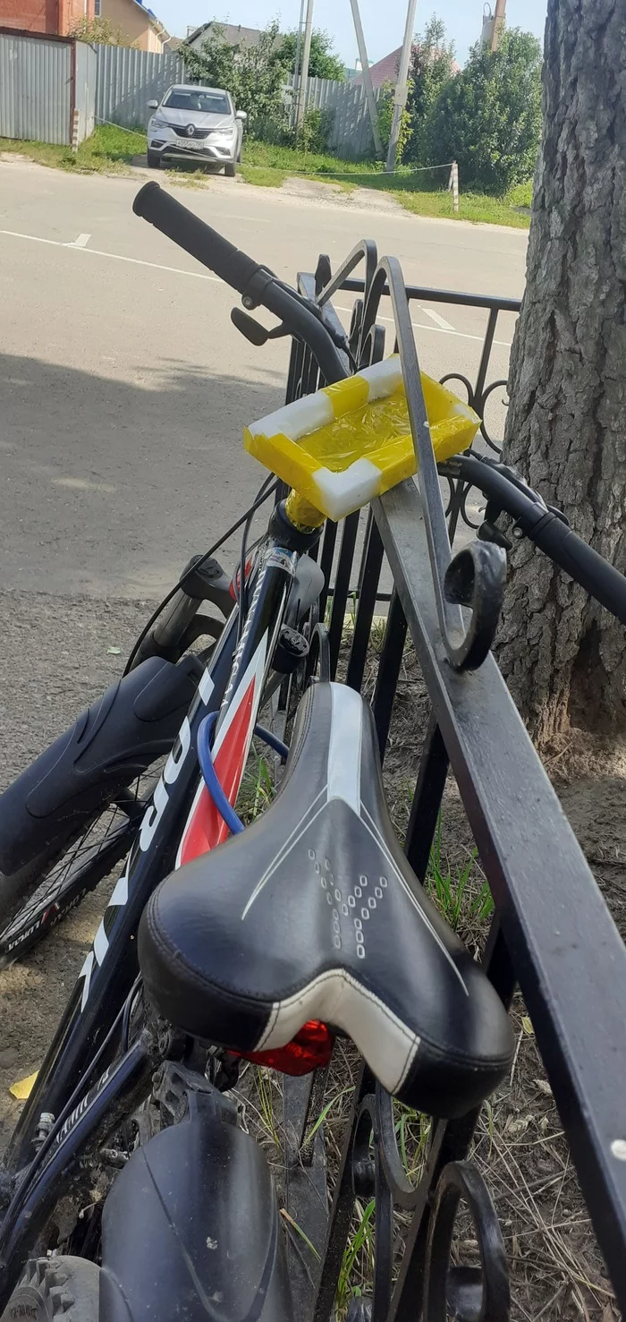 Budget phone holder - My, The photo, A bike, Homemade, Savvy