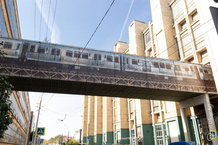 An elevated metro appeared in Minsk: the artist “revived” the famous metropolitan mural - Street art, Mural, Computer graphics, Metro, Instagram, Republic of Belarus, Minsk, Video, Longpost