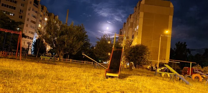 Night View - My, The photo, Chernihiv, Night, moon, Town, Sky