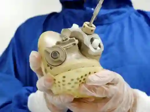 For the first time in history, an artificial heart was transplanted to a person - Operation, Heart, Prosthesis, Video