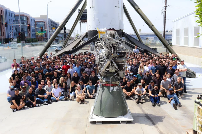 SpaceX: '100th Raptor Engine Completed' - Spacex, Technologies, Cosmonautics, Space, Engineering, Starship, USA, Raptor, , The photo, Employees