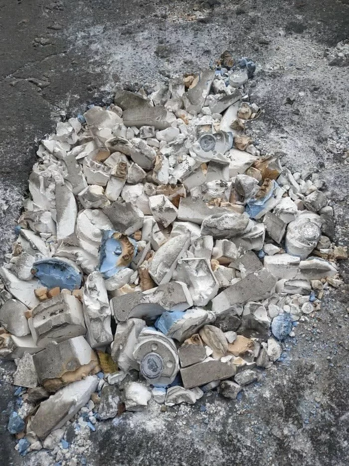 In Severodonetsk, resourceful public utilities sealed a hole in the road with plaster casts of teeth - Severodonetsk, , Road, Repair, Longpost, Cast