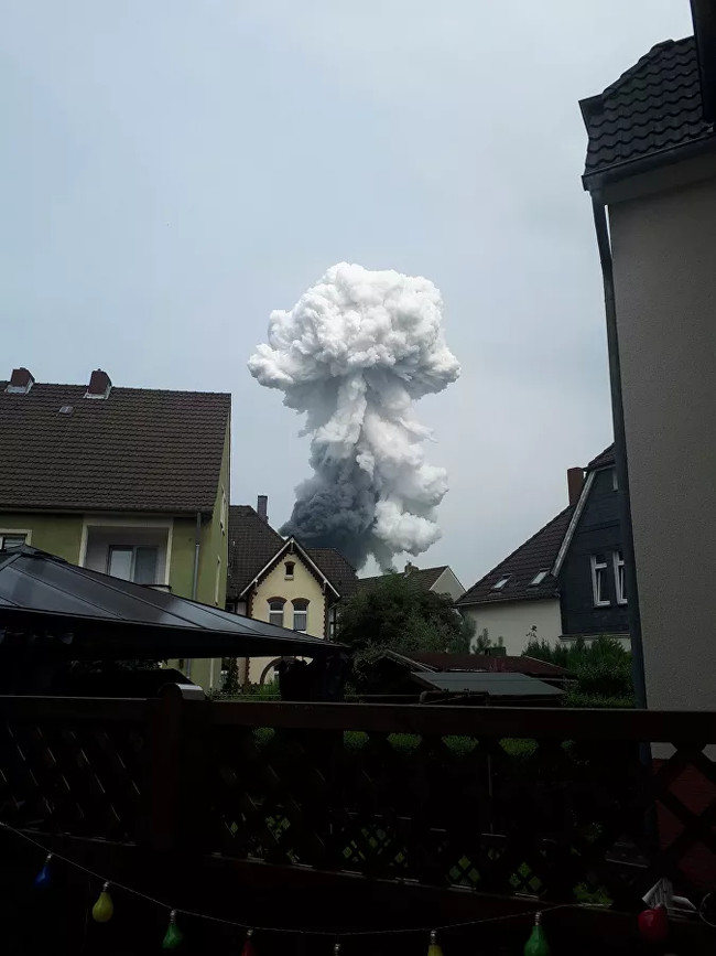 In Germany, an explosion at the chemical plant Bayer - news, Explosion, Germany, Khimzavod, RBK, Twitter, Negative, Vertical video, Video, , Ren TV, Риа Новости, Longpost