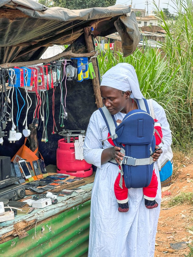 The largest African slums are located 5 km from the center of the capital of Kenya. Kibera - more than a million people live here - Africa, Poverty, Facebook, The photo, Longpost