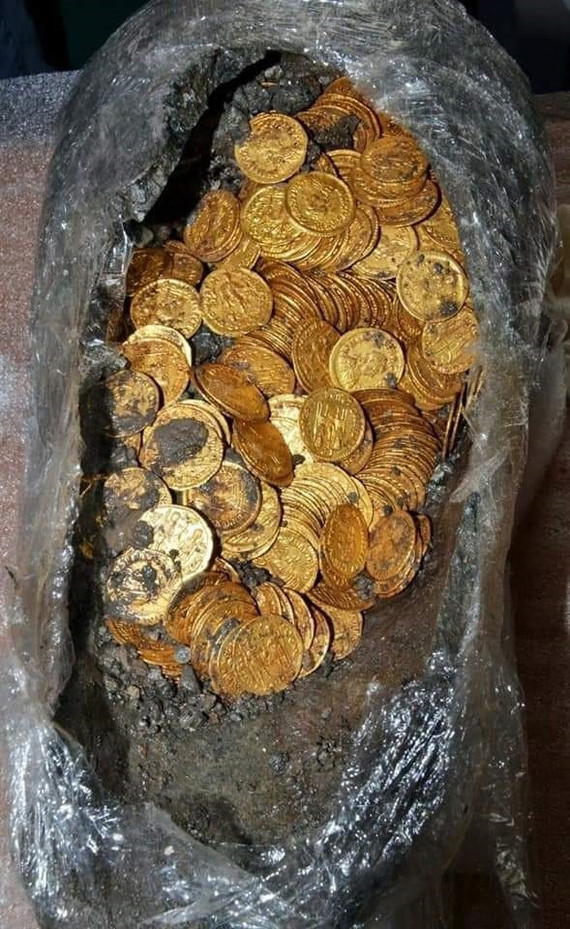 Jar filled with gold Roman coins (5th century AD) - Story, Rome, Treasure, Gold, Gold coins