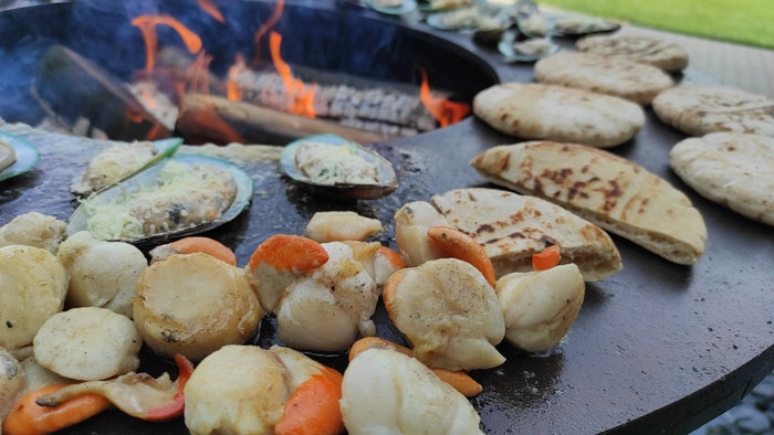 мясо на чугунной решетке на мангале. Смотреть фото мясо на чугунной решетке на мангале. Смотреть картинку мясо на чугунной решетке на мангале. Картинка про мясо на чугунной решетке на мангале. Фото мясо на чугунной решетке на мангале