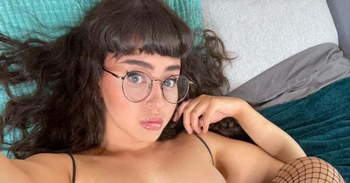 What are you doing? - NSFW, Labia, Girl in glasses, Erotic, Nudity, Bed, Boobs, Selfie, Longpost