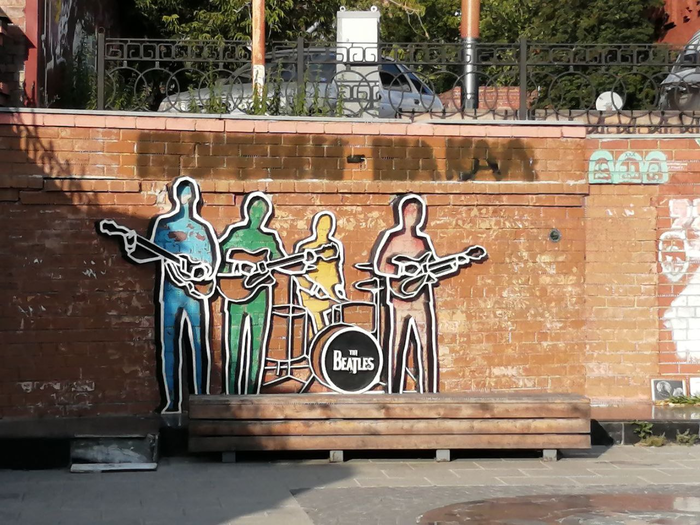 братья цыгановы уралмаш биография. 1627997603196959929. братья цыгановы уралмаш биография фото. братья цыгановы уралмаш биография-1627997603196959929. картинка братья цыгановы уралмаш биография. картинка 1627997603196959929. В конце 80-х годов правоохранительные органы Свердловска (после 1991 г. – Екатеринбург) зафиксировали деятельность неизвестной ранее преступной группы. "Генеалогия" ОПГ стала известна позже: ее костяк составили выходцы из Орджоникидзевского района, где был расположен завод "Уралмаш". Многих из них связывали учеба в школе, соседство или родственные узы, а объединяющей силой "уралмашевских" стали родные братья Григорий и Константин Цыгановы (их ОПГ впоследствии не раз сравнивали с сицилийскими мафиозными "семьями"). Появление новой криминальной структуры, быстро набирающей силу, вызвало резкую реакцию со стороны другой преступной группы. братья цыгановы уралмаш биография. 1627997603196959929. братья цыгановы уралмаш биография фото. братья цыгановы уралмаш биография-1627997603196959929. картинка братья цыгановы уралмаш биография. картинка 1627997603196959929. В конце 80-х годов правоохранительные органы Свердловска (после 1991 г. – Екатеринбург) зафиксировали деятельность неизвестной ранее преступной группы. "Генеалогия" ОПГ стала известна позже: ее костяк составили выходцы из Орджоникидзевского района, где был расположен завод "Уралмаш". Многих из них связывали учеба в школе, соседство или родственные узы, а объединяющей силой "уралмашевских" стали родные братья Григорий и Константин Цыгановы (их ОПГ впоследствии не раз сравнивали с сицилийскими мафиозными "семьями"). Появление новой криминальной структуры, быстро набирающей силу, вызвало резкую реакцию со стороны другой преступной группы.