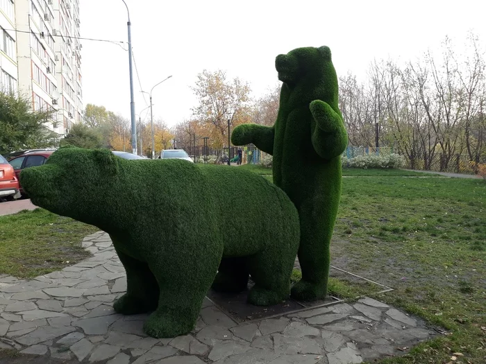 Reply to the post Good ad.) - My, Creative advertising, Humor, The Bears, Screenshot, Fairy Tale Three Bears, Hooliganism, Reply to post, Longpost, Topiary
