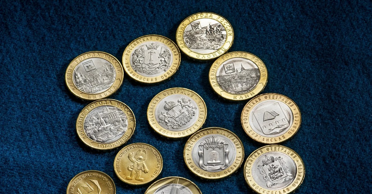 Начинающие коллекционеры. Юбилейные монеты. Коллекционер монет. Юбилейные монеты 10 рублей. Коллекционировать монеты.