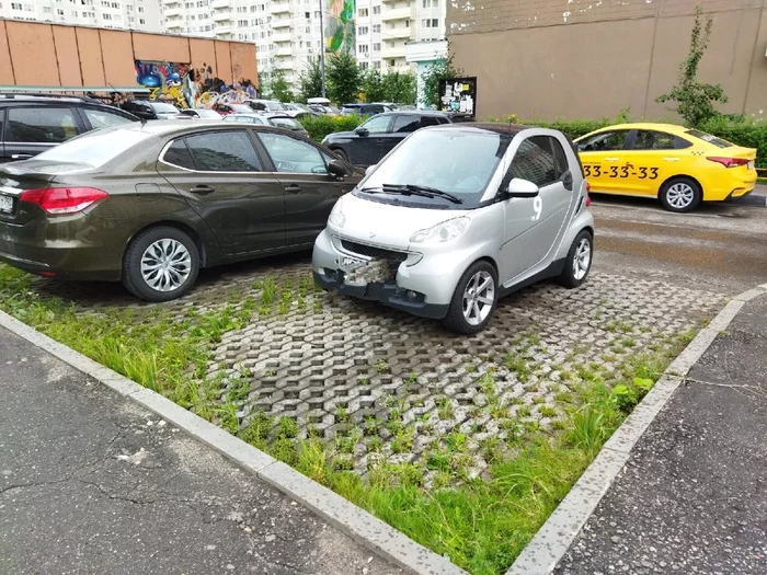Bought Smart to take up less space - My, Parking, Parking, Auto, Smart