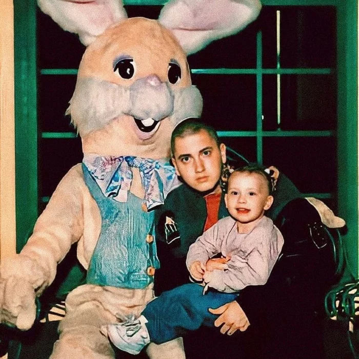 Eminem with daughter Haley, 1997 - Eminem, Daughter, Pink Rabbit, The photo, Old photo, Celebrities