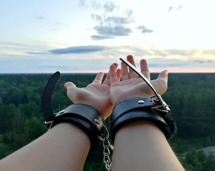 Through thorns, wires - to the sky, just not to suffer - My, Arms, Handcuffs, Sunset, Sky, Leather