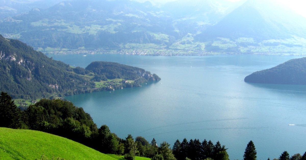 Swiss lake. Фирвальдштетское озеро Швейцария. Фирвальдштетское озеро Швейцария Люцерн. Фирвальдштеттское озеро (Люцернское озеро). Озеро Brienz Швейцария.