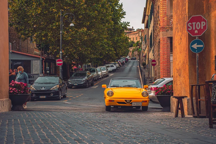 Streets of Italy - My, The photo, Italy, The street, Flowers, Car, Longpost