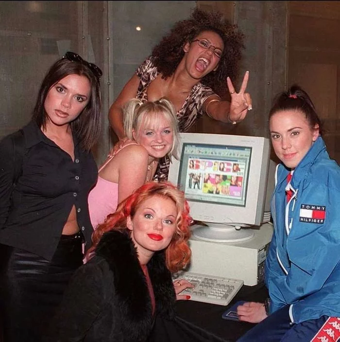 Young British computer girls. 1997 Probably future admins - Computer, Spice Girls, The photo, Humor