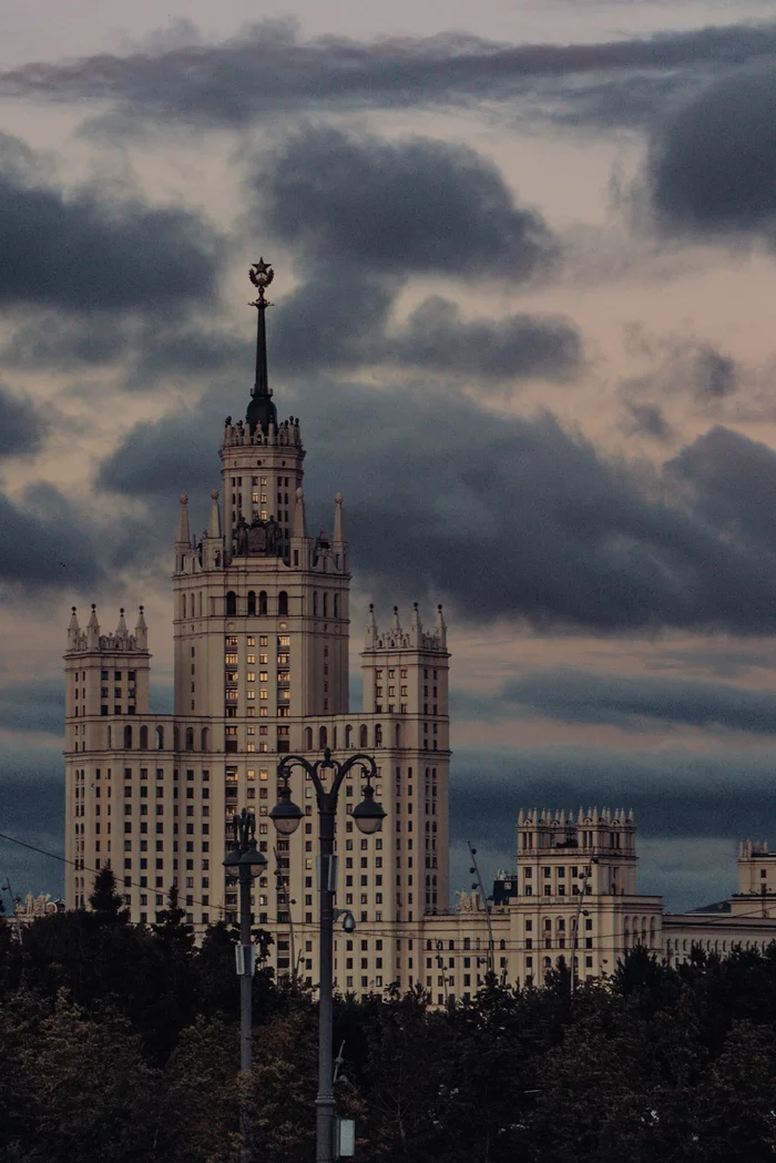 Sunset in the city - My, Moscow, The photo, Sunset, Town, Sony, Sony a6000, Cathedral of Christ the Savior, St. Basil's Cathedral, , Skyscrapers, Longpost