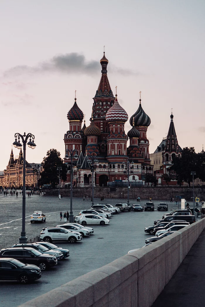 Sunset in the city - My, Moscow, The photo, Sunset, Town, Sony, Sony a6000, Cathedral of Christ the Savior, St. Basil's Cathedral, , Skyscrapers, Longpost