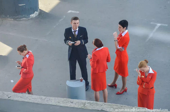 Smoke break at Sheremetyevo - My, The photo, Sheremetyevo, Stewardess, Flight attendant, Pilot