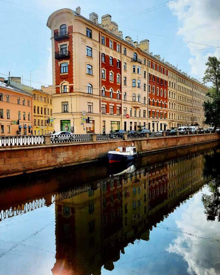 Тихое утро на канале Грибоедова