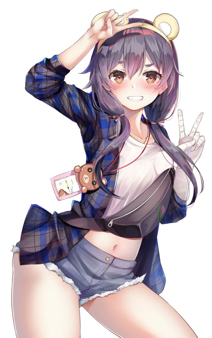 Шорты ей идут)