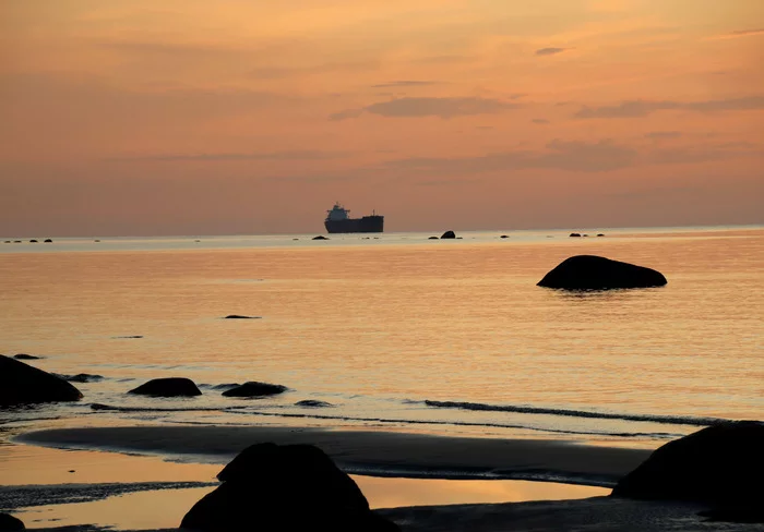 Sunset in Finnish - My, The Gulf of Finland, Sunset, Ship, Sea, Longpost