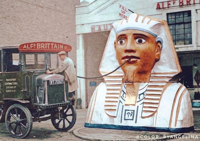 Бензоколонка в Лондоне 30-е годы прошлого века