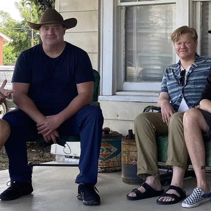 Brendan Fraser and Jesse Plemons taking a break from filming Scorsese's The Flower Moon Killers - Brendan Fraser, Martin Scorsese, Actors and actresses